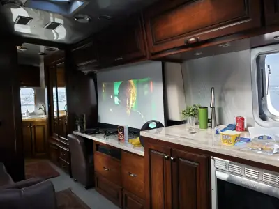 2018 AIRSTREAM CLASSIC photo 3