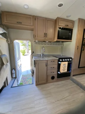 2020 THOR MOTOR COACH DAYBREAK photo 7