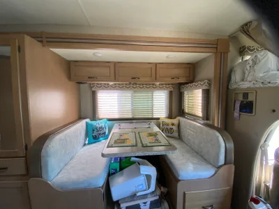 2020 THOR MOTOR COACH DAYBREAK photo 4