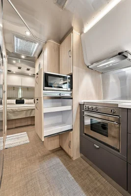 2022 AIRSTREAM GLOBETROTTER photo 7