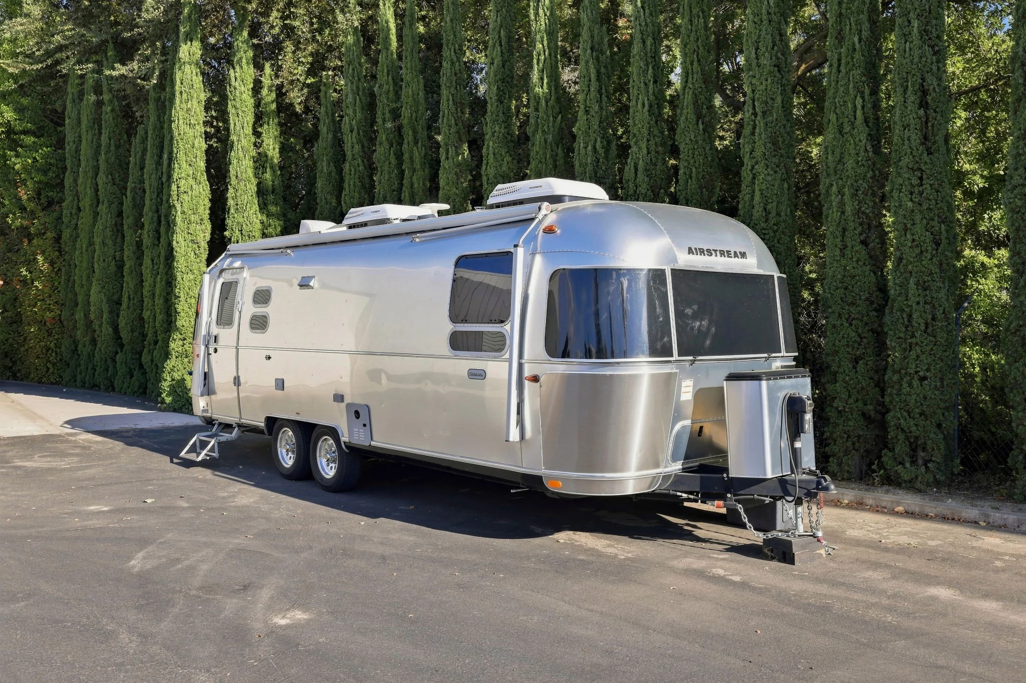 2022 AIRSTREAM GLOBETROTTER exterior