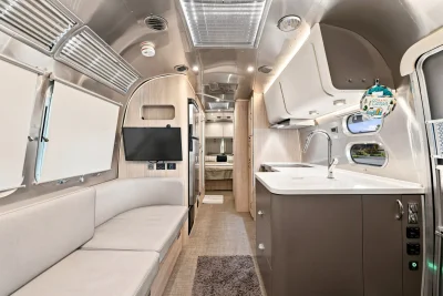 2022 AIRSTREAM GLOBETROTTER photo 2