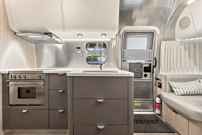 2022 AIRSTREAM GLOBETROTTER photo 6