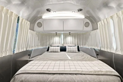 2022 AIRSTREAM GLOBETROTTER photo 3