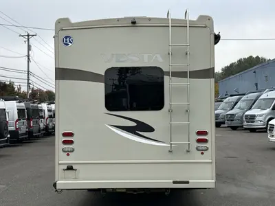 2018 Holiday Rambler Vesta photo 8