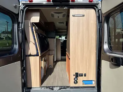 2017 Winnebago Travato photo 32