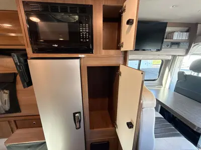 2017 Winnebago Travato photo 36