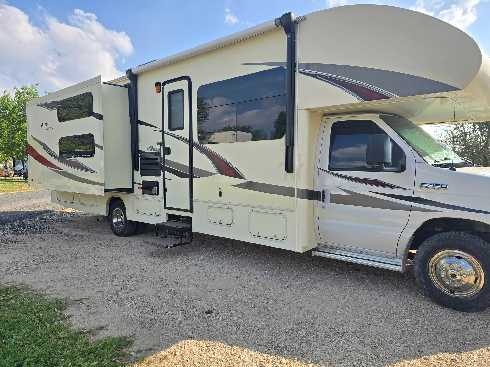 2018 JAYCO REDHAWK exterior