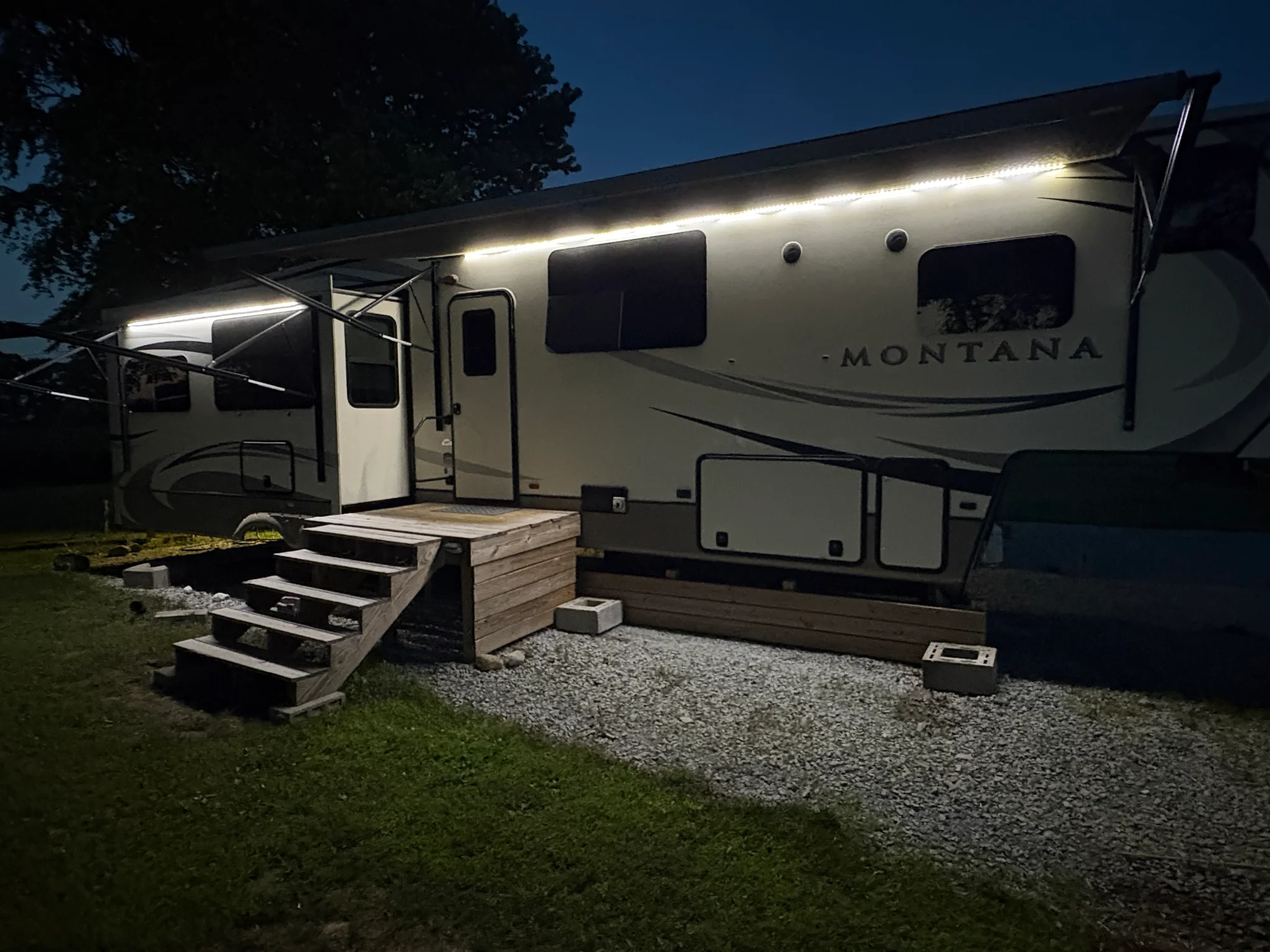 2018 KEYSTONE MONTANA exterior