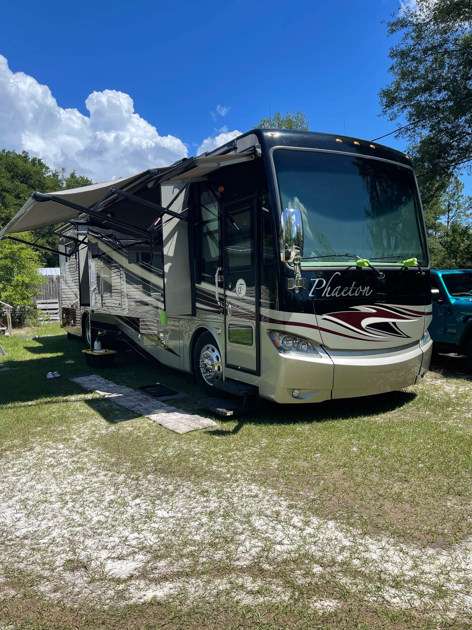 2014 TIFFIN MOTORHOMES PHAETON exterior
