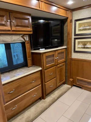 2014 TIFFIN MOTORHOMES PHAETON photo 6
