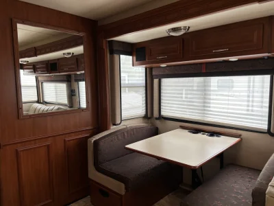 2010 FLEETWOOD SOUTHWIND photo 5