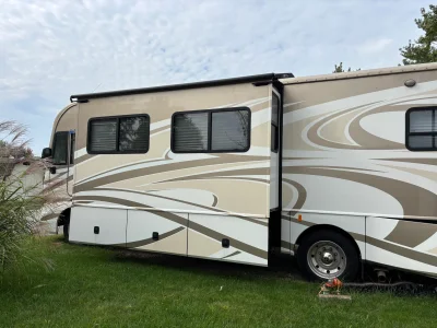 2010 FLEETWOOD SOUTHWIND photo 18