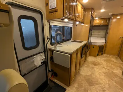 2018 Thor Motor Coach Citation photo 13