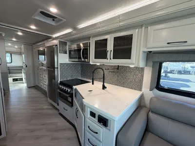 2025 Holiday Rambler Invicta photo 13