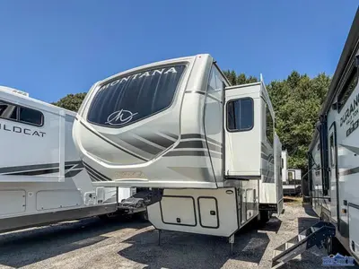 2023 Keystone Montana photo 2