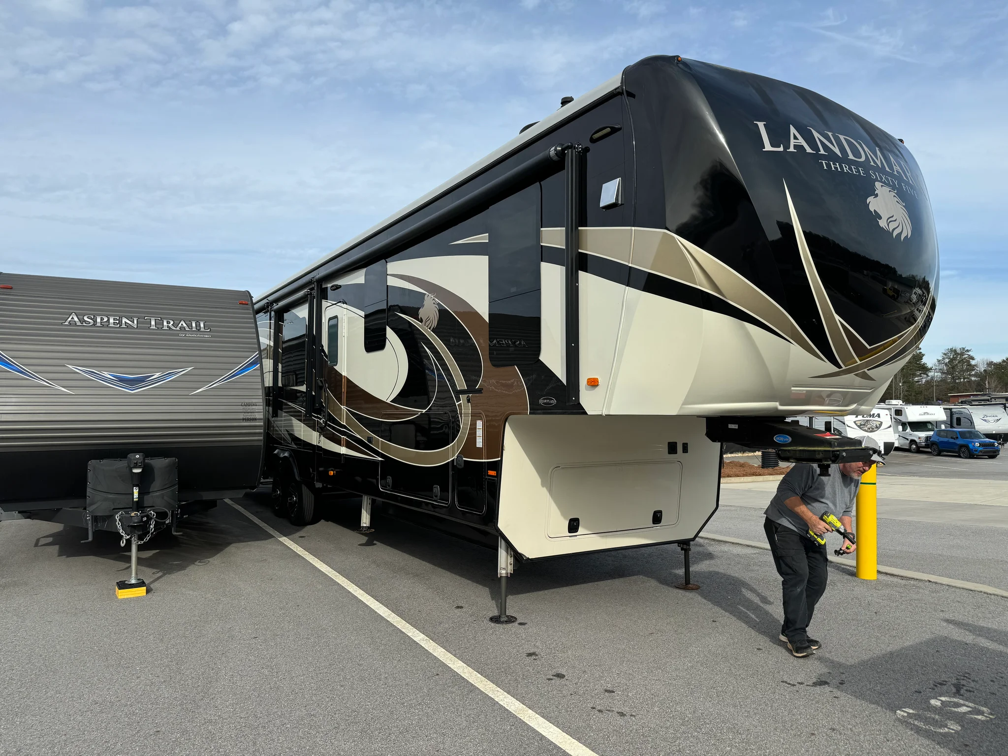 2019 HEARTLAND LANDMARK 365 exterior