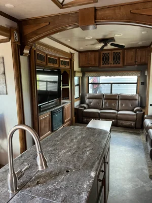2019 HEARTLAND LANDMARK 365 photo 10