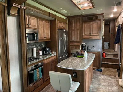 2019 HEARTLAND LANDMARK 365 photo 2