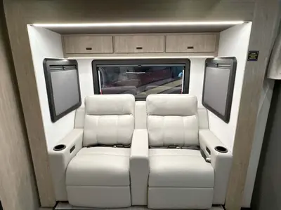 2026 Grand Design Lineage Series M photo 47