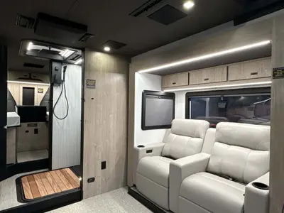 2026 Grand Design Lineage Series M photo 28