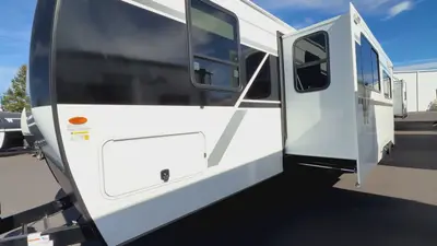 2027 Winnebago Thrive photo 5