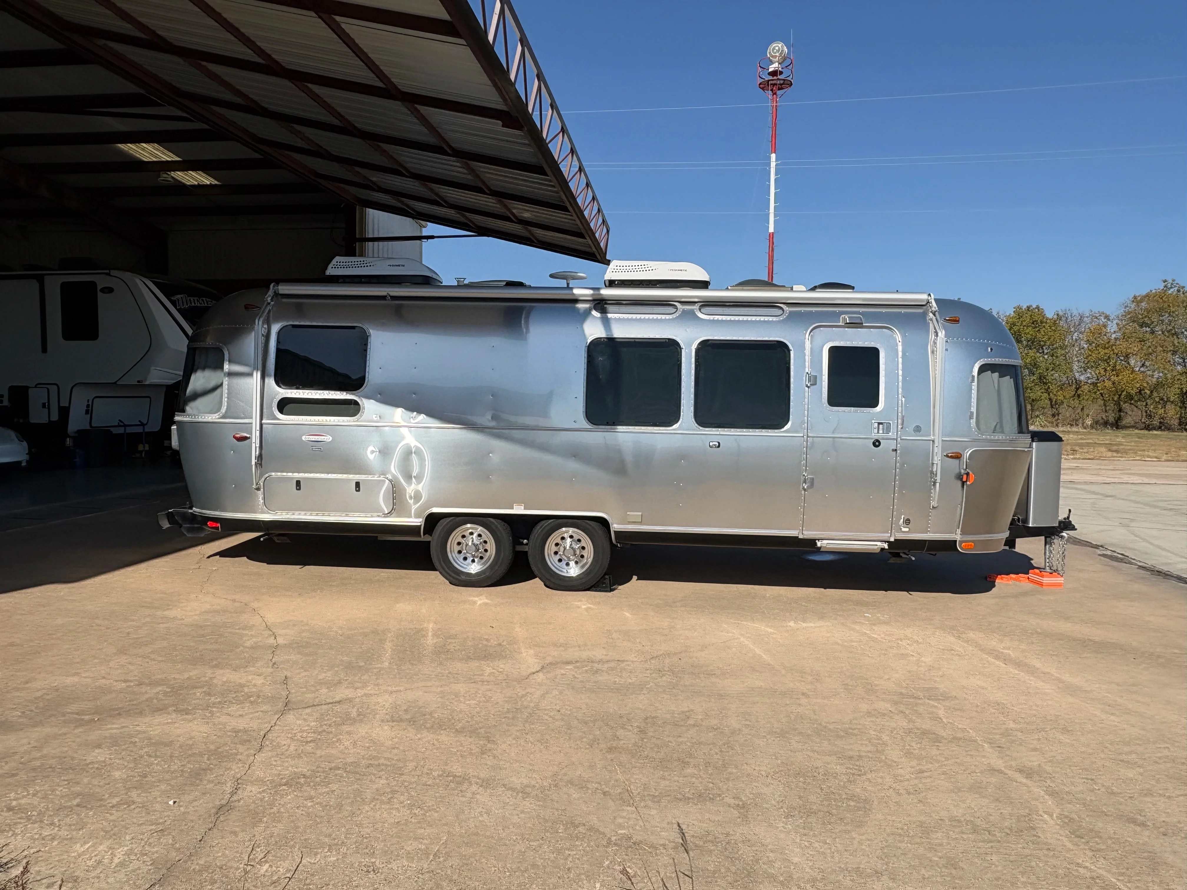 2018 AIRSTREAM INTERNATIONAL exterior