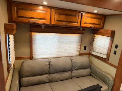 2015 SHOW HAULER 34QTSSL photo 14
