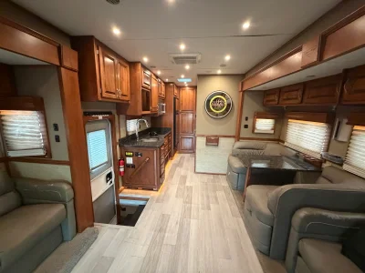 2015 SHOW HAULER 34QTSSL photo 23
