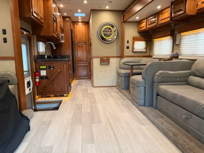 2015 SHOW HAULER 34QTSSL photo 29