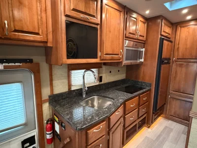 2015 SHOW HAULER 34QTSSL photo 4