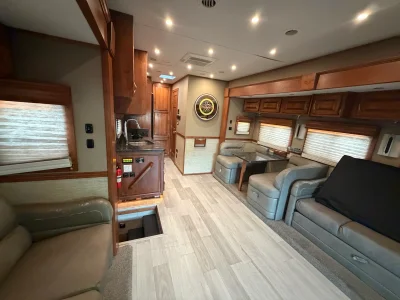 2015 SHOW HAULER 34QTSSL photo 24