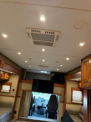 2015 SHOW HAULER 34QTSSL photo 2