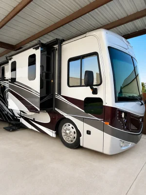2020 FLEETWOOD PACE ARROW photo 2