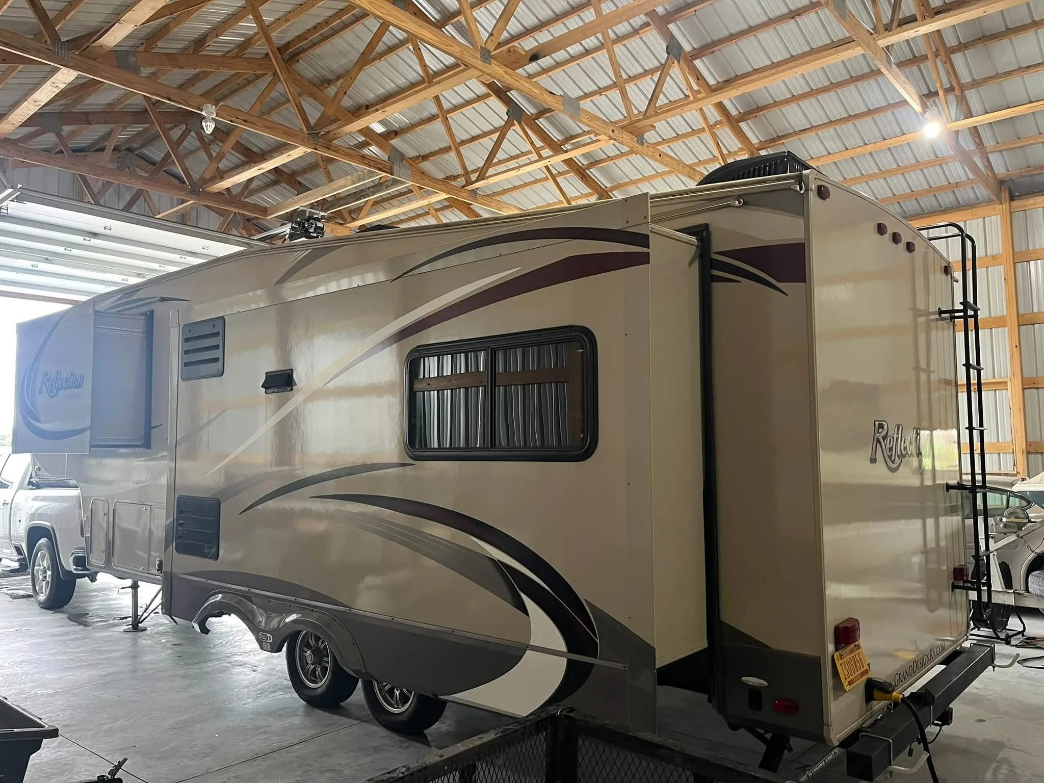 2014 GRAND DESIGN REFLECTION exterior