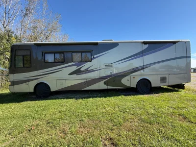 Used 2006 Monaco Knight 40PDQ & 2019 Jeep Trailhawk TOAD Combo