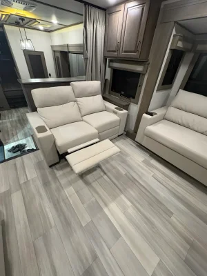 2024 GRAND DESIGN SOLITUDE photo 2