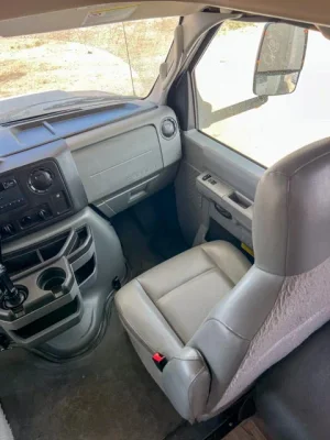 2019 THOR MOTOR COACH FOUR WINDS MAJESTIC photo 3