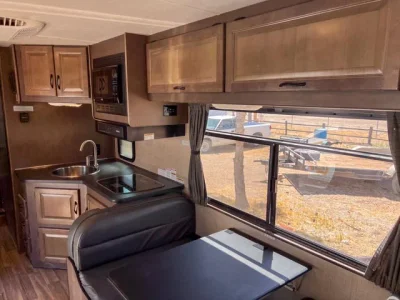 2019 THOR MOTOR COACH FOUR WINDS MAJESTIC photo 7