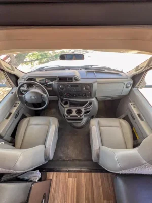 2019 THOR MOTOR COACH FOUR WINDS MAJESTIC photo 4
