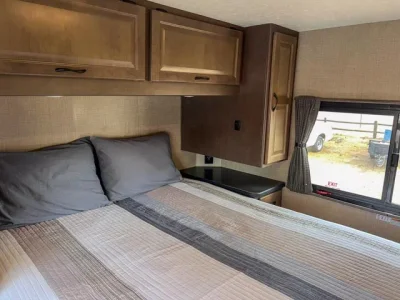 2019 THOR MOTOR COACH FOUR WINDS MAJESTIC photo 11