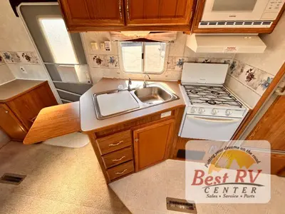 2003 Fleetwood Prowler photo 26