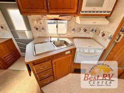 2003 Fleetwood Prowler photo 25