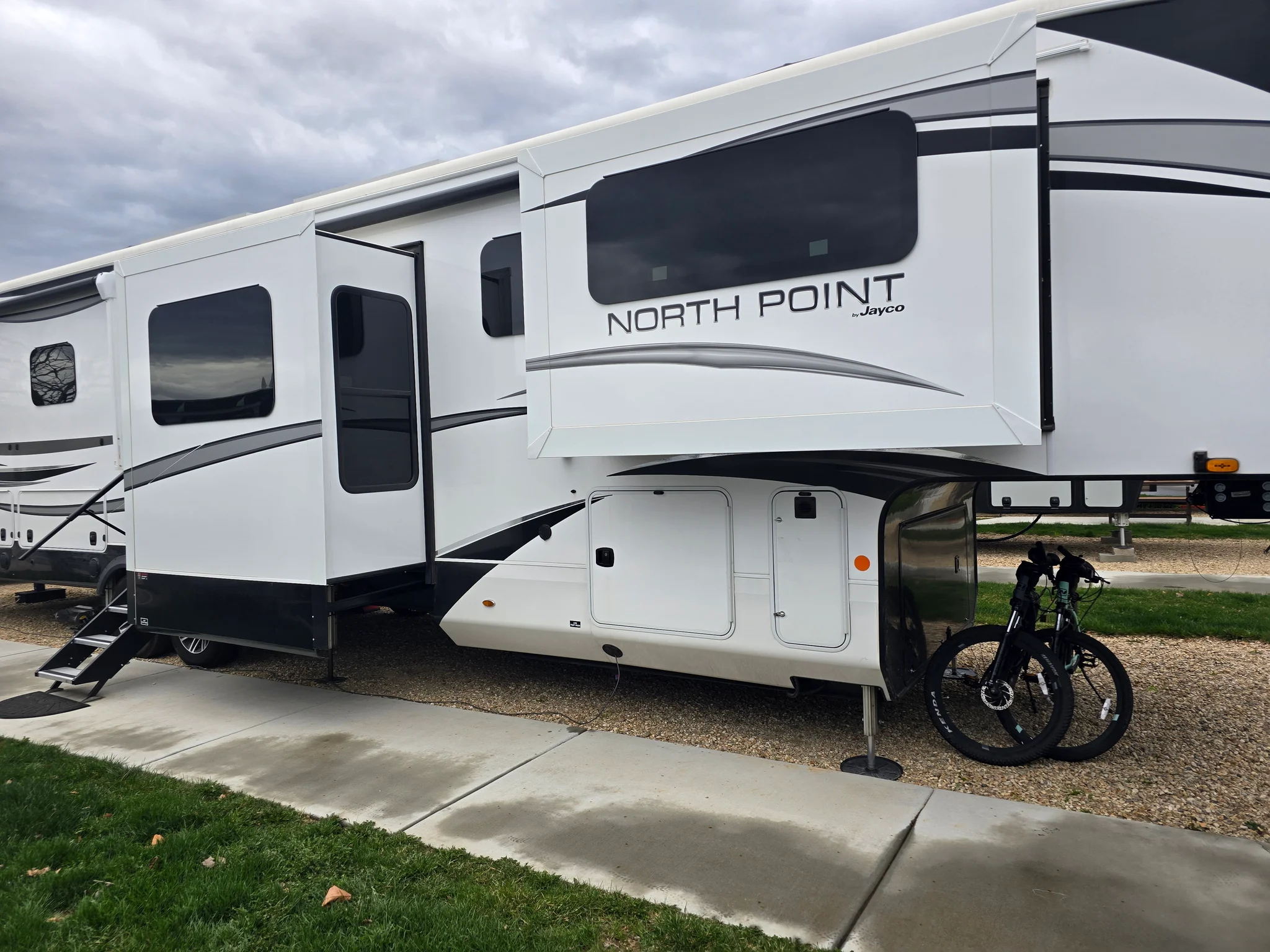 2024 JAYCO NORTH POINT exterior