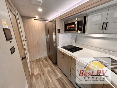 2027 Thor Motor Coach Inception photo 39