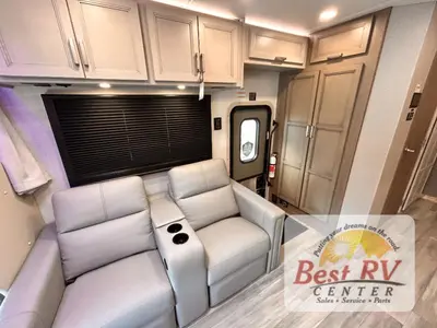 2027 Thor Motor Coach Omni Trail photo 23