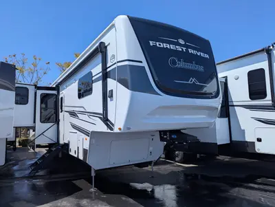 New 2025 Palomino Columbus 376DS