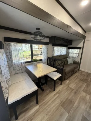 2025 VENTURE RV SPORTTREK 5 TOURING EDITION photo 18