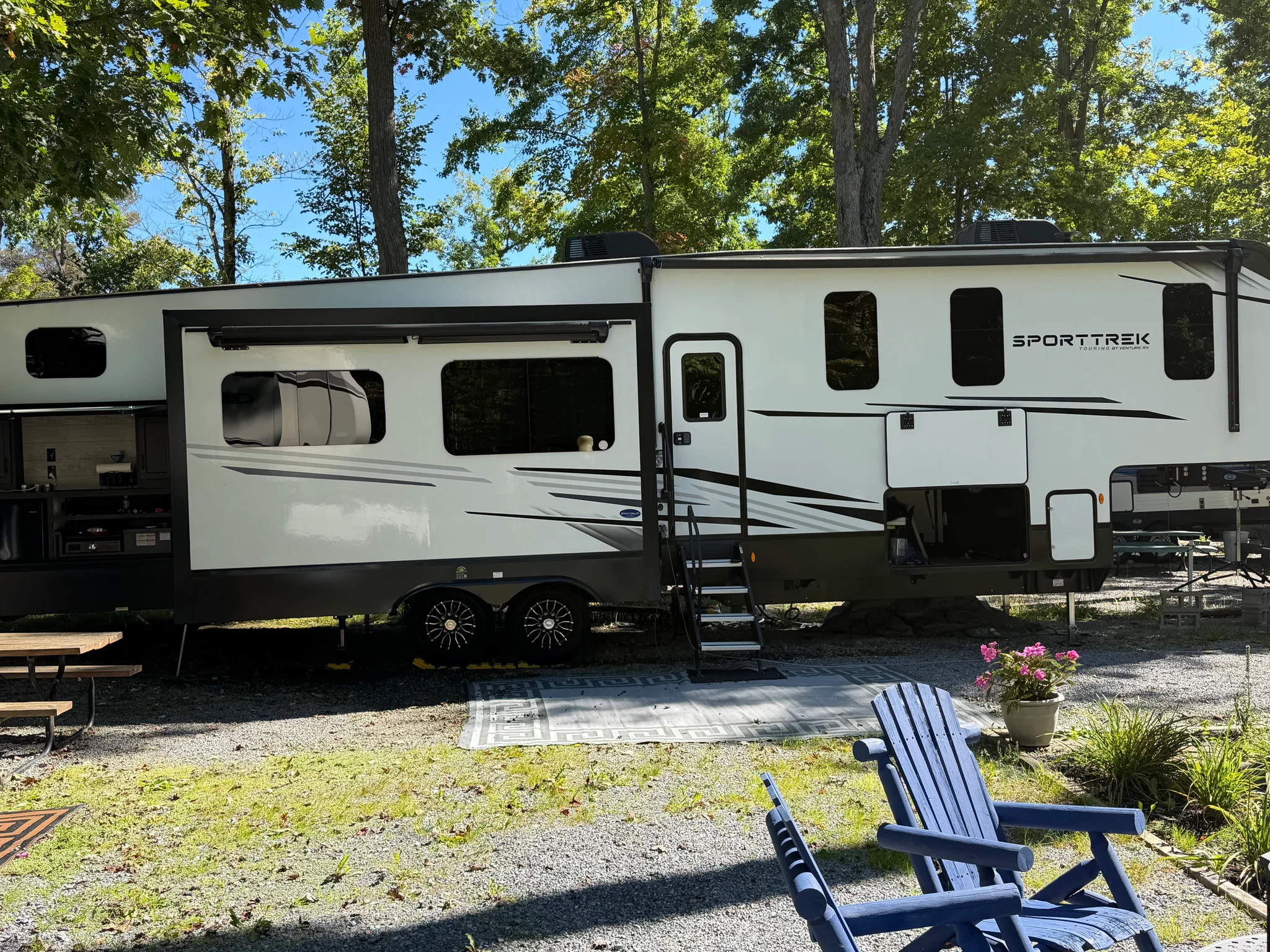 2025 VENTURE RV SPORTTREK 5 TOURING EDITION exterior