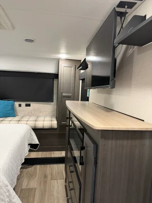 2025 VENTURE RV SPORTTREK 5 TOURING EDITION photo 10